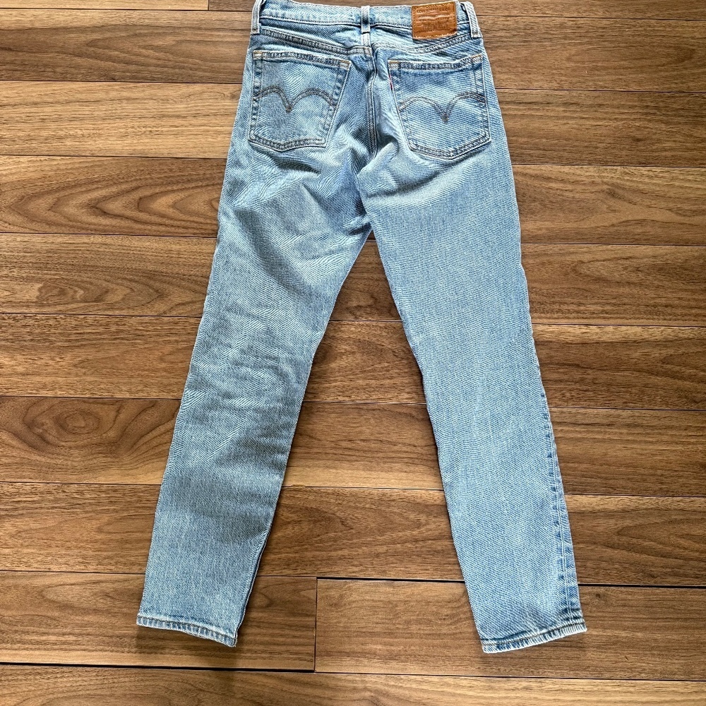 Levi’s | 24 Wedgie Fit Straight Jeans – Light Blue Wash - Picture 6 of 10